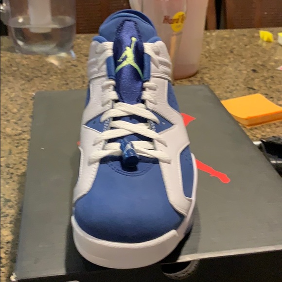 Men’s Jordan retro six low - Picture 4 of 6